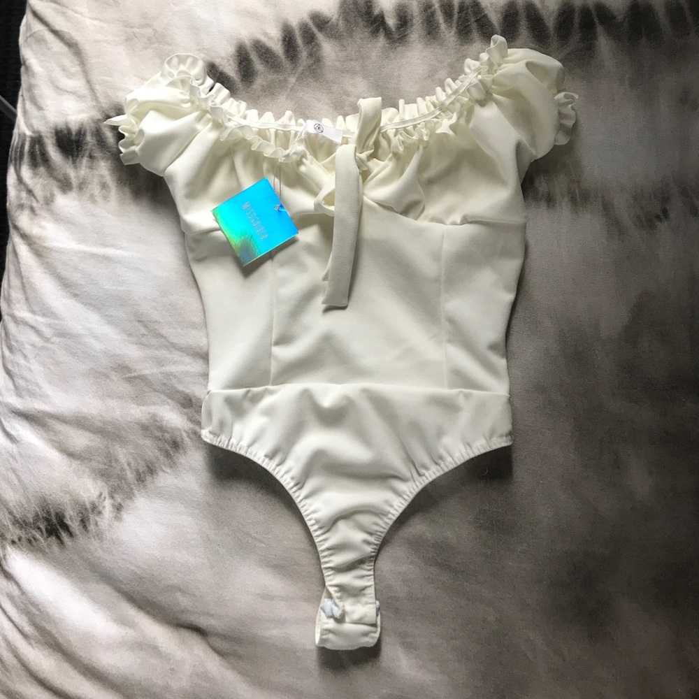 Ruffled off-shoulder white body suit